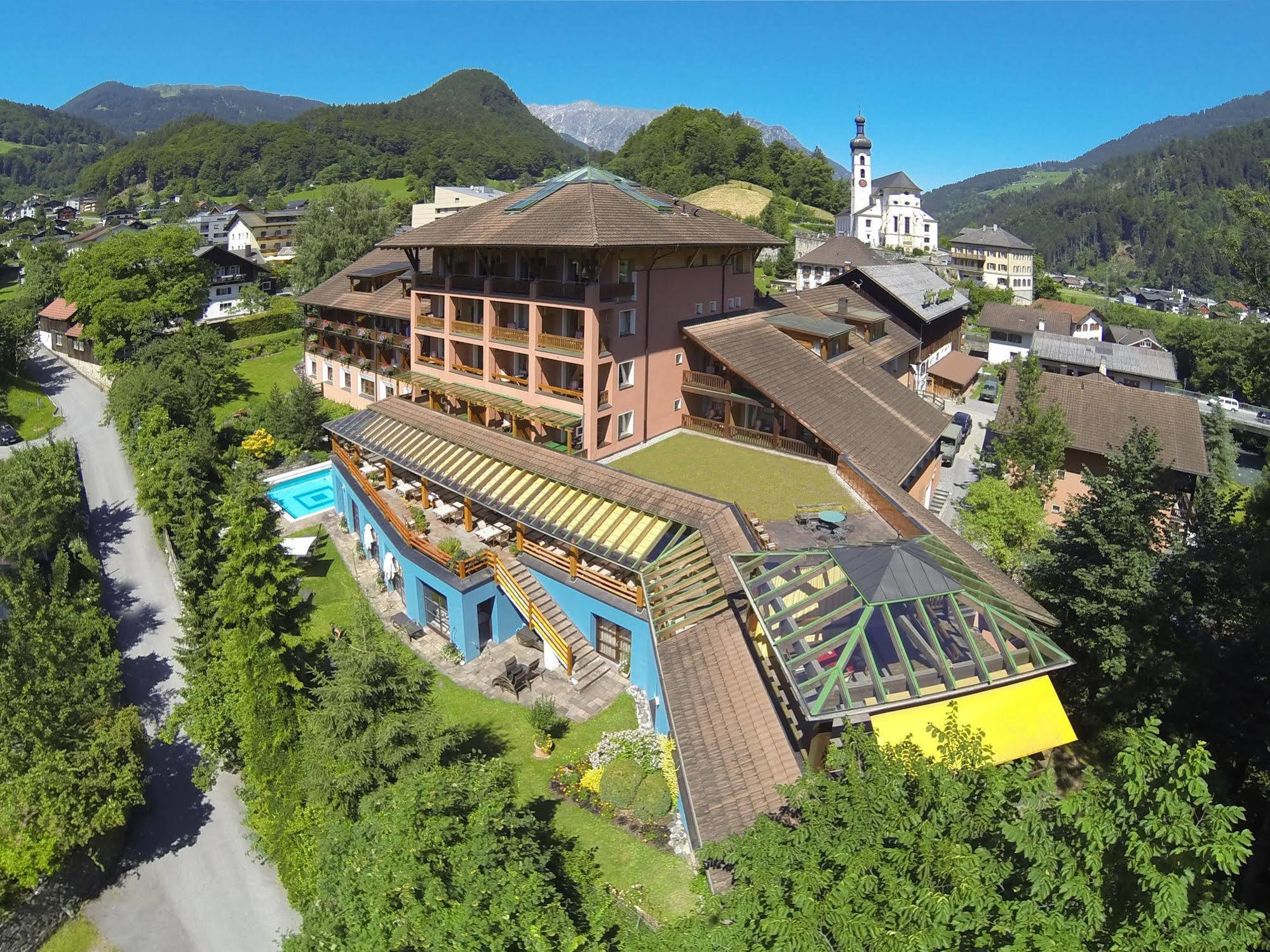 Hotel Montafoner Hof Schruns Exterior photo